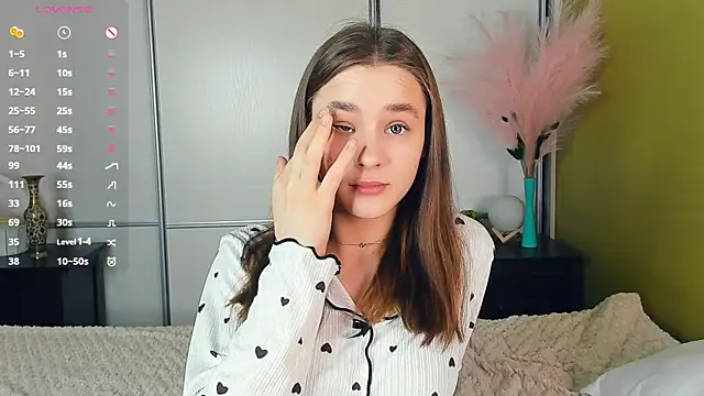 JinnyMcie online show from April 10, 2026, 7:48 am