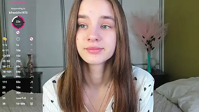 JinnyMcie online show from April 15, 2026, 8:53 am