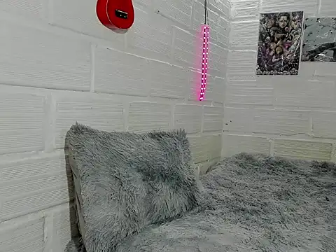 Snapshot of Daniell_007 chatting on October 19, 2025, 10:01 pm Daniell 007 online show from October 19, 2025, 10:01 pm