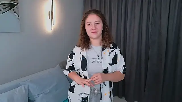 Snapshot of BrendaScot chatting on October 21, 2025, 1:54 pm BrendaScot online show from October 21, 2025, 1:54 pm