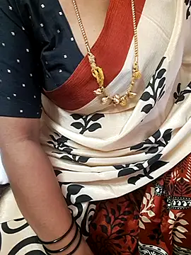 Tamil Ammani online show from November 23, 2025, 5:17 am