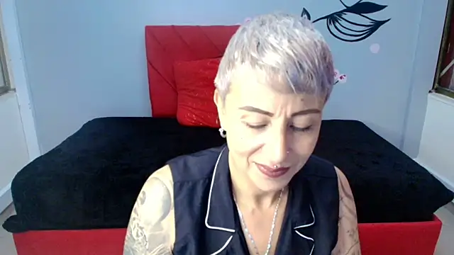 Snapshot of Charlotte__Gray chatting on November 11, 2025, 12:33 pm Charlotte Gray online show from November 11, 2025, 12:33 pm