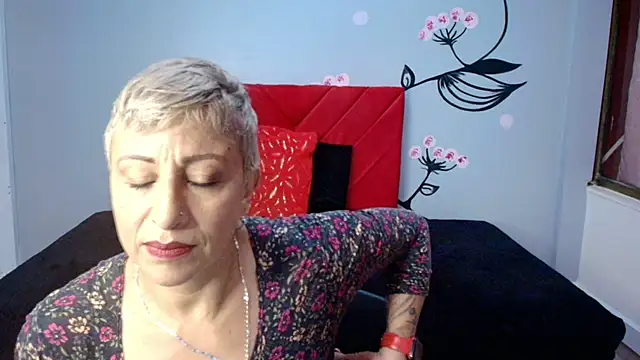 Snapshot of Charlotte__Gray chatting on November 4, 2025, 12:20 pm Charlotte Gray online show from November 4, 2025, 12:20 pm