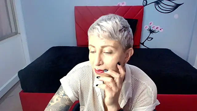 Snapshot of Charlotte__Gray chatting on November 12, 2025, 12:31 pm Charlotte Gray online show from November 12, 2025, 12:31 pm