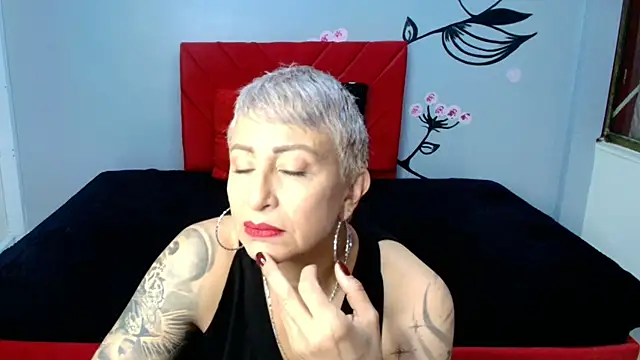 Snapshot of Charlotte__Gray chatting on October 22, 2025, 12:26 pm Charlotte Gray online show from October 22, 2025, 12:26 pm