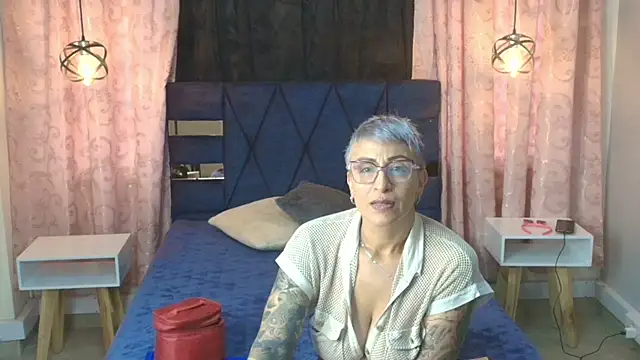 Snapshot of Charlotte__Gray chatting on December 5, 2025, 9:34 pm Charlotte Gray online show from December 5, 2025, 9:34 pm