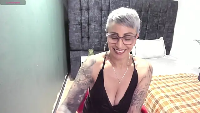 Snapshot of Charlotte__Gray chatting on December 13, 2025, 8:04 pm Charlotte Gray online show from December 13, 2025, 8:04 pm