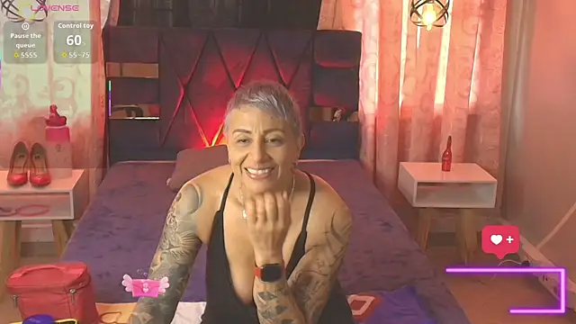 Snapshot of Charlotte__Gray chatting on November 21, 2025, 12:48 pm Charlotte Gray online show from November 21, 2025, 12:48 pm