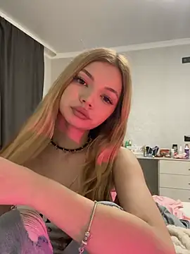  Siennaaa  online show from February 14, 2026, 11:16 pm