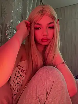  Siennaaa  online show from February 26, 2026, 8:53 pm