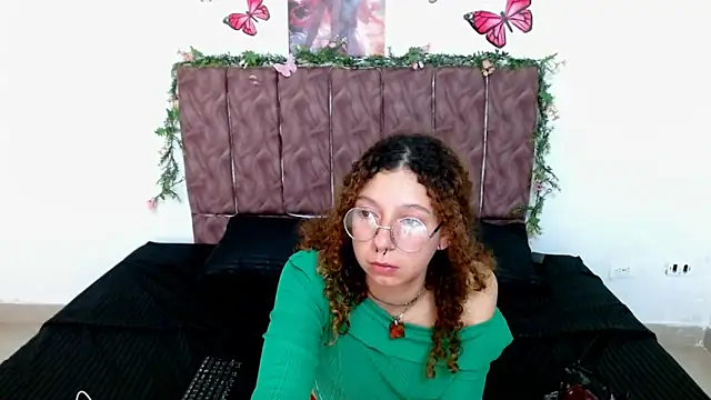 ElaRose723 online show from October 21, 2025, 1:54 pm