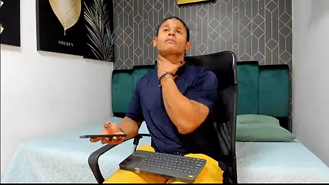 Snapshot of casike1 chatting on December 4, 2025, 12:20 am casike1 online show from December 4, 2025, 12:20 am