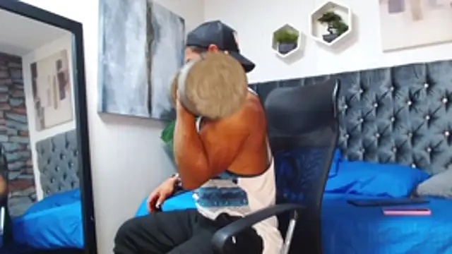 Snapshot of casike1 chatting on November 27, 2025, 2:01 am casike1 online show from November 27, 2025, 2:01 am