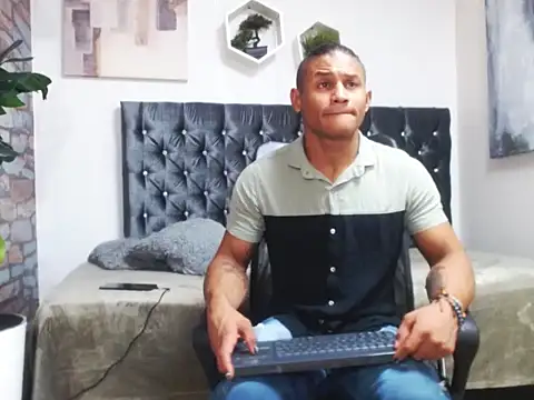 Snapshot of casike1 chatting on December 15, 2025, 10:37 pm casike1 online show from December 15, 2025, 10:37 pm