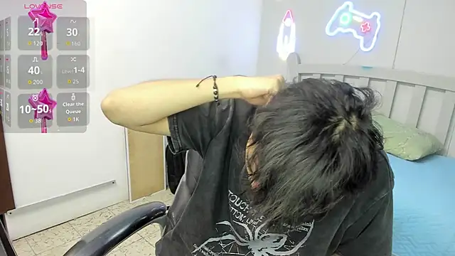 Snapshot of StiwenTwink chatting on December 15, 2025, 2:12 pm StiwenTwink online show from December 15, 2025, 2:12 pm