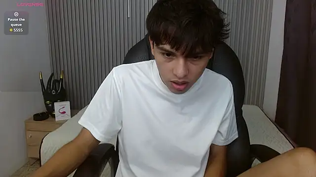 StiwenTwink online show from March 31, 2026, 3:25 pm