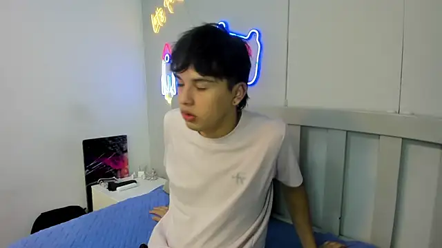 Snapshot of StiwenTwink chatting on November 22, 2025, 3:00 pm StiwenTwink online show from November 22, 2025, 3:00 pm