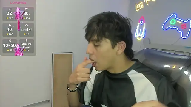 StiwenTwink online show from December 20, 2025, 7:28 pm