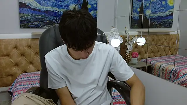 Snapshot of StiwenTwink chatting on December 4, 2025, 3:33 pm StiwenTwink online show from December 4, 2025, 3:33 pm