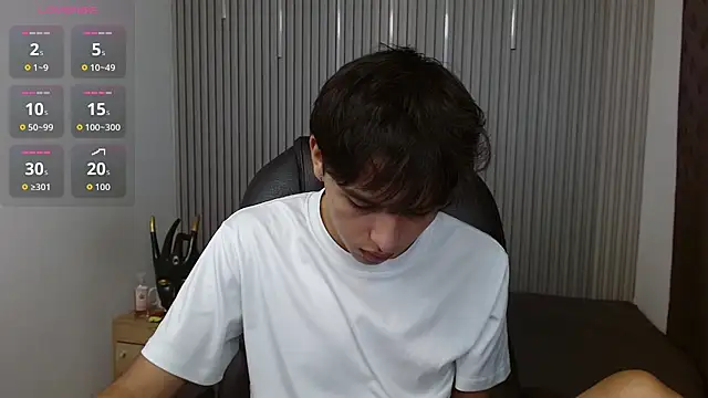 StiwenTwink online show from April 9, 2026, 1:06 pm