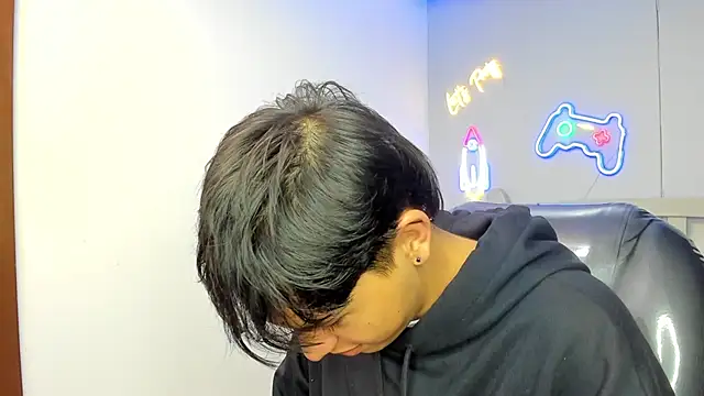 Snapshot of StiwenTwink chatting on October 27, 2025, 2:29 pm StiwenTwink online show from October 27, 2025, 2:29 pm