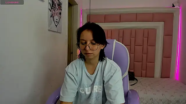Snapshot of Klaret_Toy chatting on July 1, 2026, 7:25 pm Klaret Toy online show from July 1, 2026, 7:25 pm