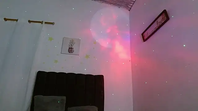 ManuelaDelgado online show from December 4, 2025, 10:58 am