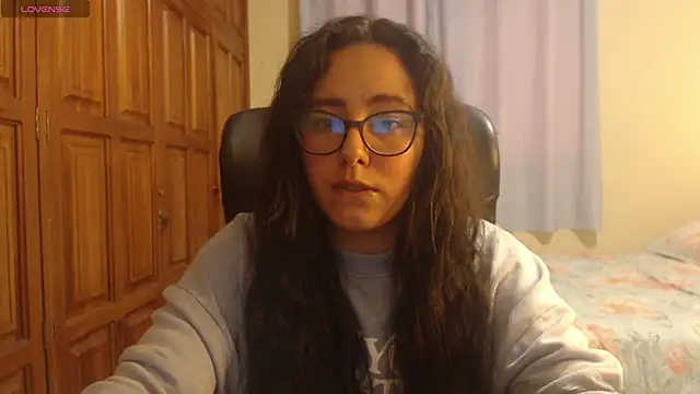 Venus cat  online show from December 18, 2025, 10:46 pm