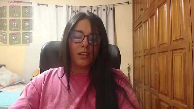 Snapshot of Venus_cat_ chatting on June 27, 2026, 3:12 am Venus cat online show from June 27, 2026, 3:12 am