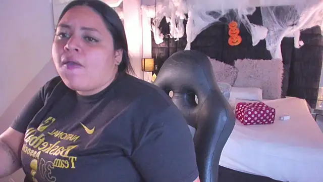 Snapshot of MayaCurvy chatting on November 2, 2025, 4:17 am MayaCurvy online show from November 2, 2025, 4:17 am