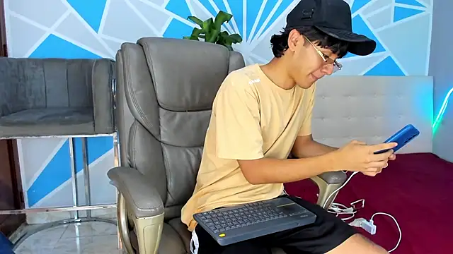 Snapshot of ELCHINO_69 chatting on October 6, 2025, 6:08 pm ELCHINO 69 online show from October 6, 2025, 6:08 pm