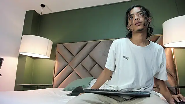 Dickie Dicking online show from November 6, 2025, 8:35 pm