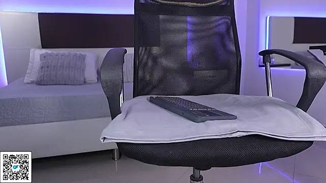 DanteeStone online show from April 14, 2026, 8:14 pm