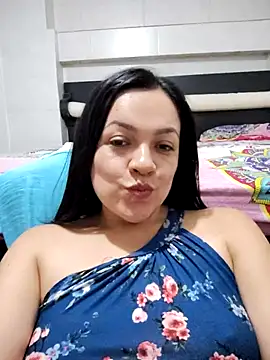 LindaSalo33 online show from November 6, 2025, 3:16 pm