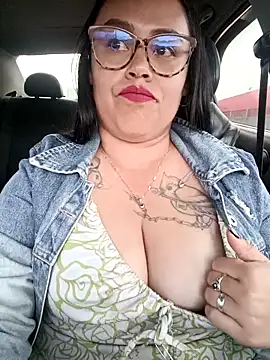 Snapshot of Italia_12 chatting on October 21, 2025, 10:09 pm Italia 12 online show from October 21, 2025, 10:09 pm