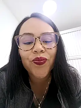 Snapshot of Italia_12 chatting on November 13, 2025, 4:00 pm Italia 12 online show from November 13, 2025, 4:00 pm