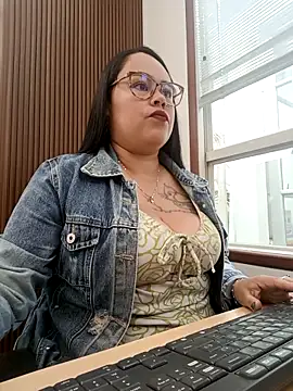 Snapshot of Italia_12 chatting on November 4, 2025, 12:20 pm Italia 12 online show from November 4, 2025, 12:20 pm