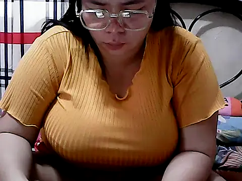 HornyPussie69 online show from April 3, 2026, 12:06 am