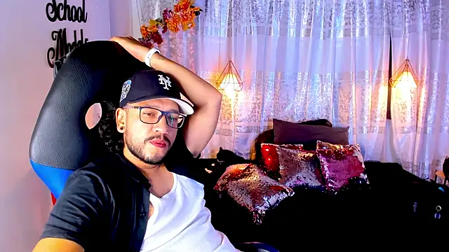 Ethan w12 online show from October 13, 2025, 8:10 pm