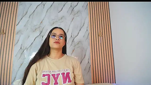 PiaGelvez online show from December 1, 2025, 9:15 pm