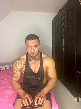 Snapshot of ZEUS-KING chatting on October 5, 2025, 5:25 pm ZEUS-KING online show from October 5, 2025, 5:25 pm