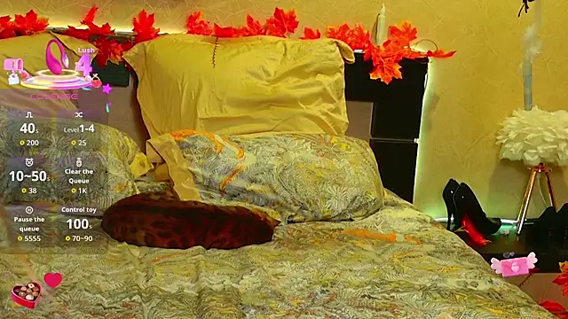 Snapshot of EmilyWhispers chatting on November 5, 2025, 7:39 pm EmilyWhispers online show from November 5, 2025, 7:39 pm