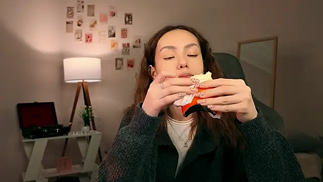 Snapshot of branchwithflowerss chatting on November 28, 2025, 12:49 pm branchwithflowerss online show from November 28, 2025, 12:49 pm