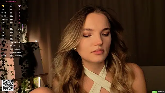 Snapshot of JulieLupo chatting on February 10, 2026, 6:12 am JulieLupo online show from February 10, 2026, 6:12 am