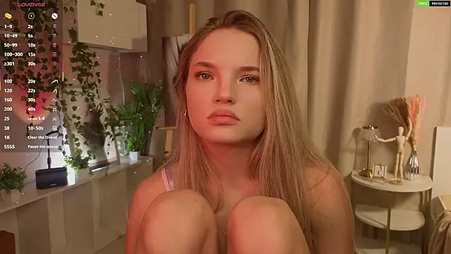 Snapshot of JulieLupo chatting on November 23, 2025, 6:12 am JulieLupo online show from November 23, 2025, 6:12 am