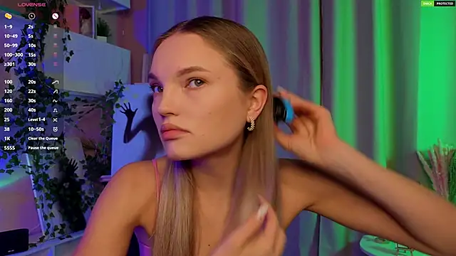 Snapshot of JulieLupo chatting on December 1, 2025, 7:20 am JulieLupo online show from December 1, 2025, 7:20 am