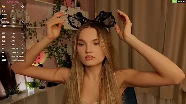 Snapshot of JulieLupo chatting on November 30, 2025, 6:03 am JulieLupo online show from November 30, 2025, 6:03 am