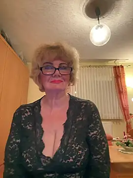 Snapshot of BoloshkaBlonda chatting on May 7, 2026, 8:12 pm BoloshkaBlonda online show from May 7, 2026, 8:12 pm