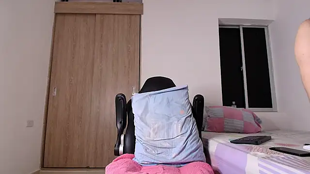 Snapshot of rick_grimes25 chatting on November 8, 2025, 2:37 am rick grimes25 online show from November 8, 2025, 2:37 am