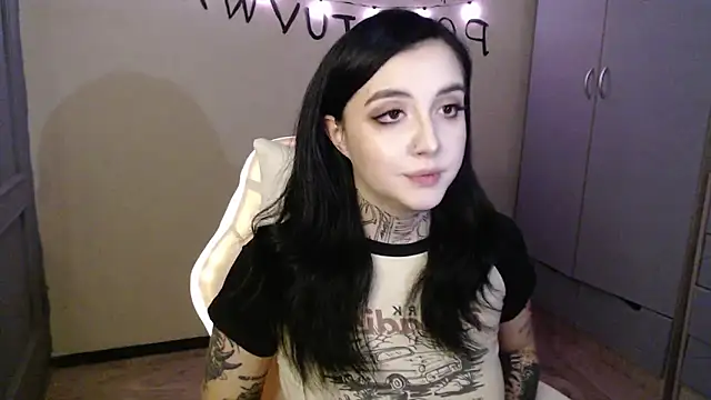 Snapshot of Rin_andersonn chatting on November 28, 2025, 8:20 pm Rin andersonn online show from November 28, 2025, 8:20 pm